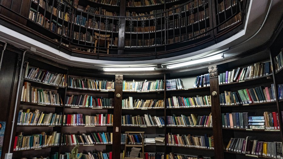 Biblioteca Profesor Dr. Ricardo Luti