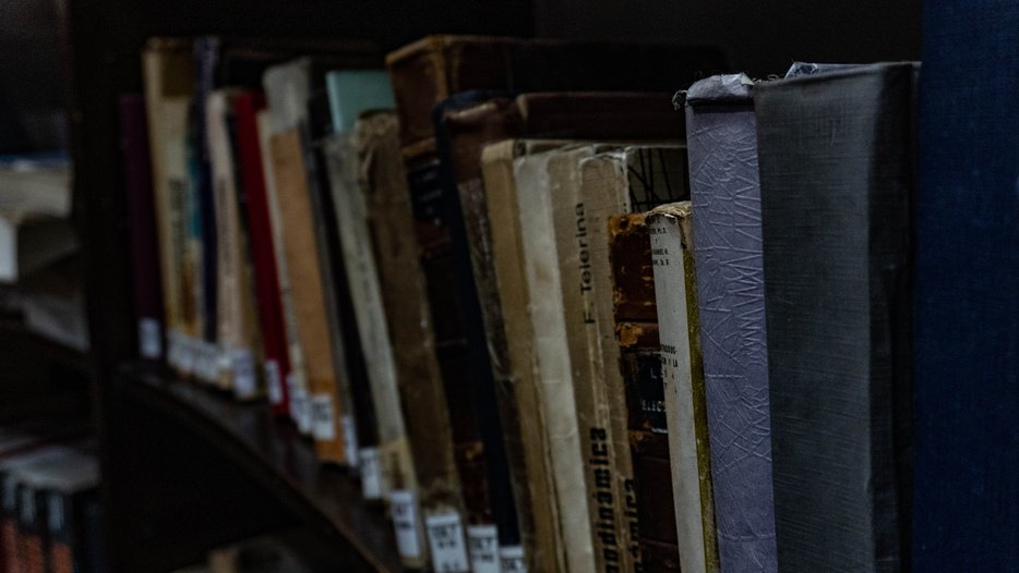 Biblioteca Profesor Dr. Ricardo Luti