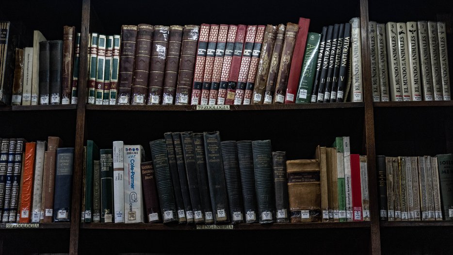 Biblioteca Profesor Dr. Ricardo Luti