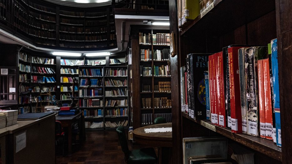 Biblioteca Profesor Dr. Ricardo Luti
