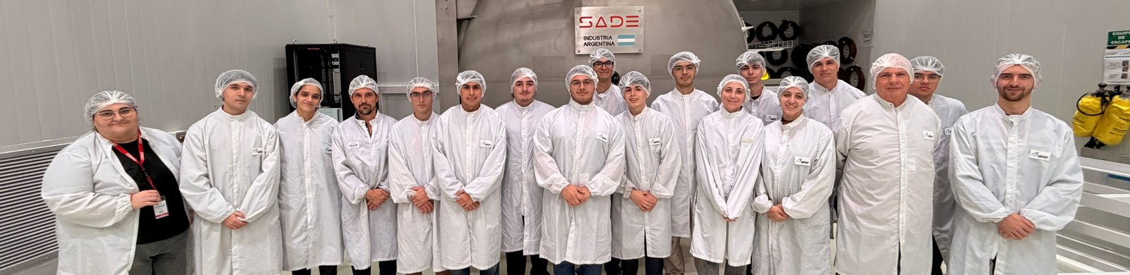 Estudiantes de la Facultad visitaron VENG en el Centro Espacial Teófilo Tabanera.jpg