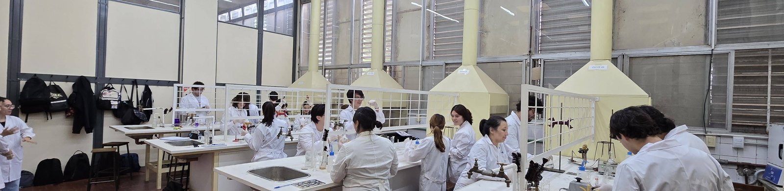 Técnicas básicas de manejo de material en el laboratorio de Análisis Químico