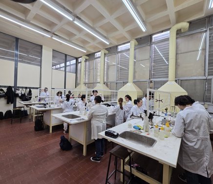 Técnicas básicas de manejo de material en el laboratorio de Análisis Químico