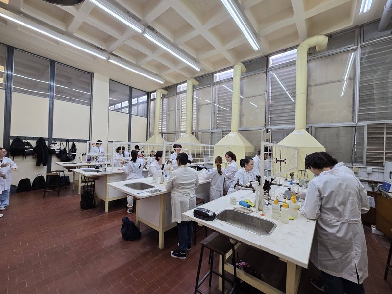 Técnicas básicas de manejo de material en el laboratorio de Análisis Químico