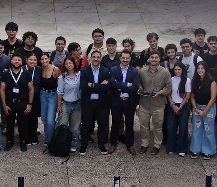 Una experiencia de vinculación y formación junto al sector aeronáutico.jpg